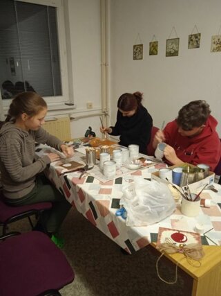 a pomáhali aj chlapci