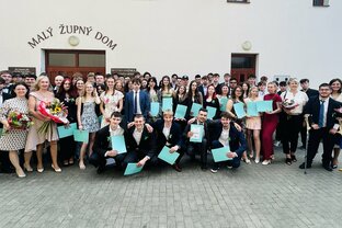 Zväčšiť fotografiu - Prví absolventi sošpt púchov