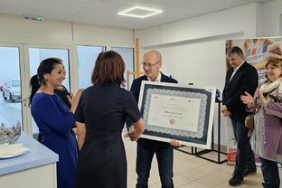 Zväčšiť fotografiu - Ručná sklárska výroba v púchove – vzácne osvedčenie na našej škole