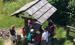 Júl: Počas pandémie nemohla byť škola celkom zatvorená. Vedenie školy, ekonomickí a technickí zamestannci si museli plniť svoje povinnosti v škole. Preto sme prázdninové slnečné dni využili na posilnenie imunity a naberanie vitamínu D. Na spoločnú turistiku sa ku nám pridal aj dlhoročný riaditeľ školy Miroslav Hamšík.
